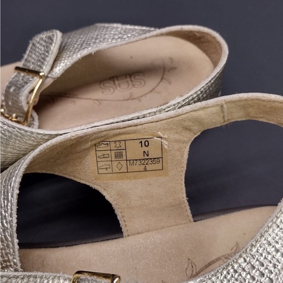 SAS Women's Strappy Sandals - Gold size 10N pre owned Exellent condition - Picture 5 of 6